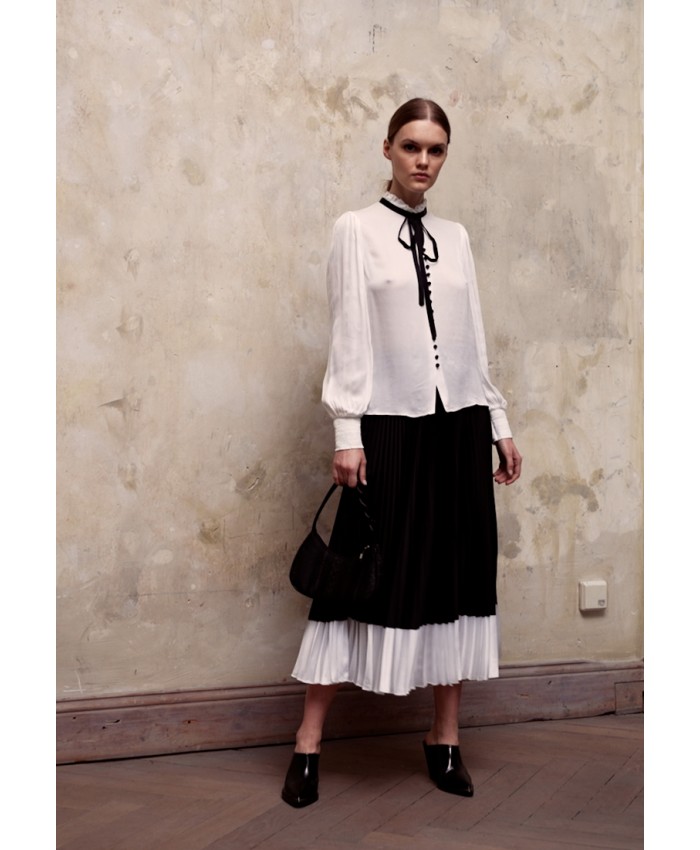 Ladies Top Series Shirts | Alice + Olivia ZINA BLOUSE TIE - Button-down blouse - off white/black/off-white A2N21E00F-A11